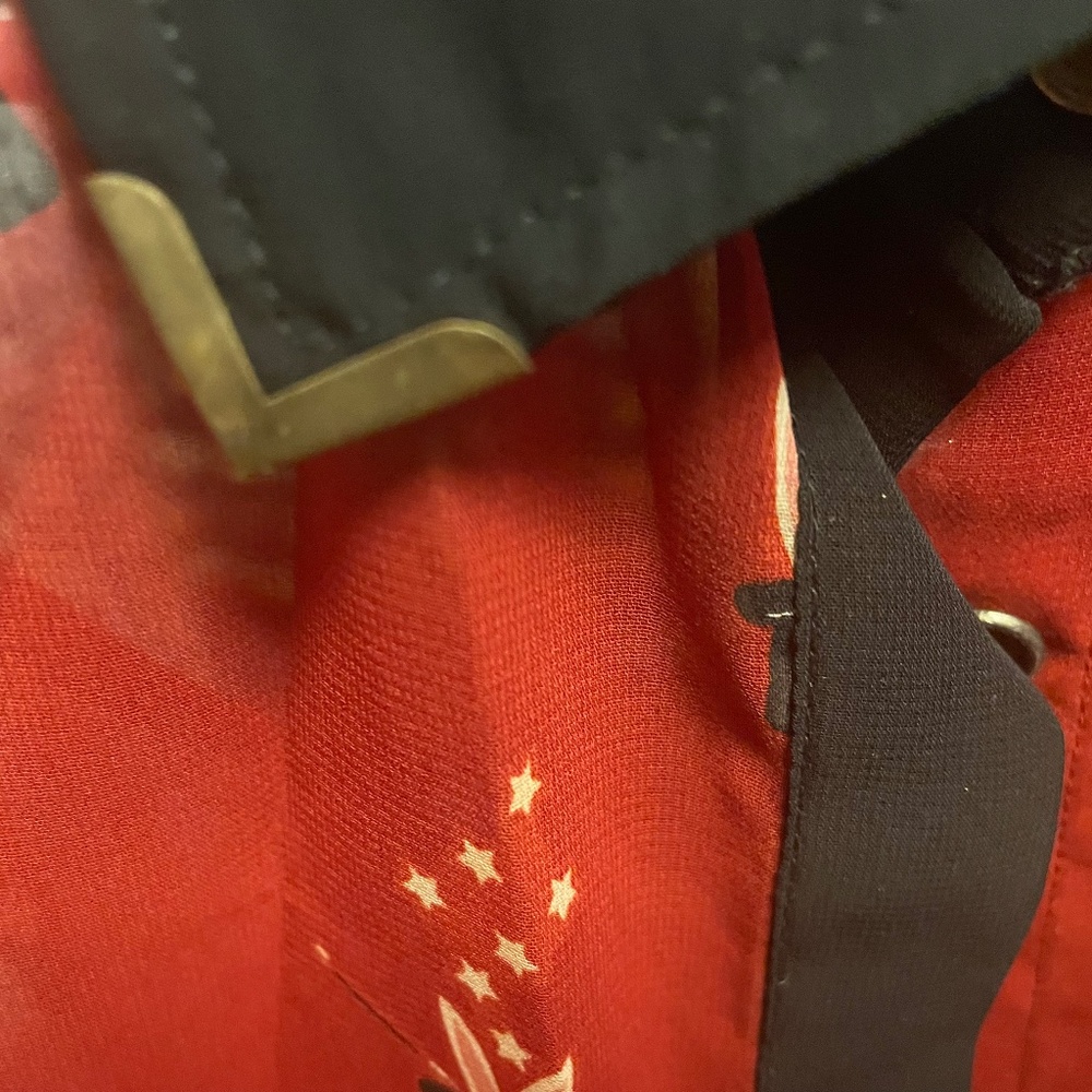 Red magic hat blouse - Picture 2 of 8